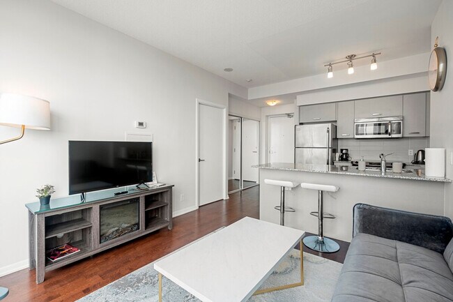 Building Photo - 790 Bay St.