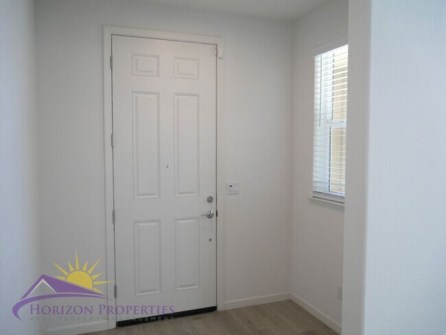 Foto del edificio - Modern Two-story 4 Bed 3 Bath 2,786 sqft F...