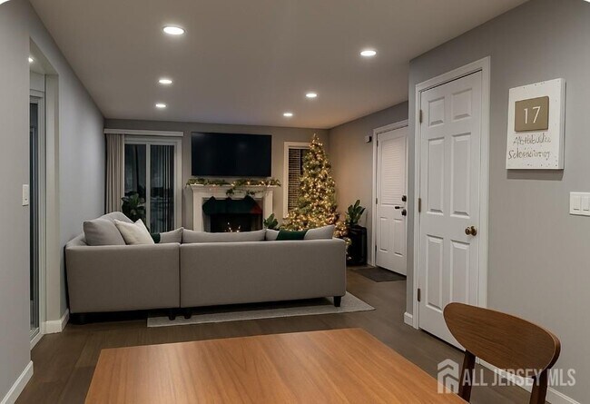 Building Photo - 340 Bowler Ct