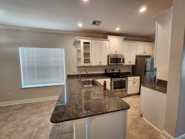 Building Photo - 4706 Pontchartrain Dr