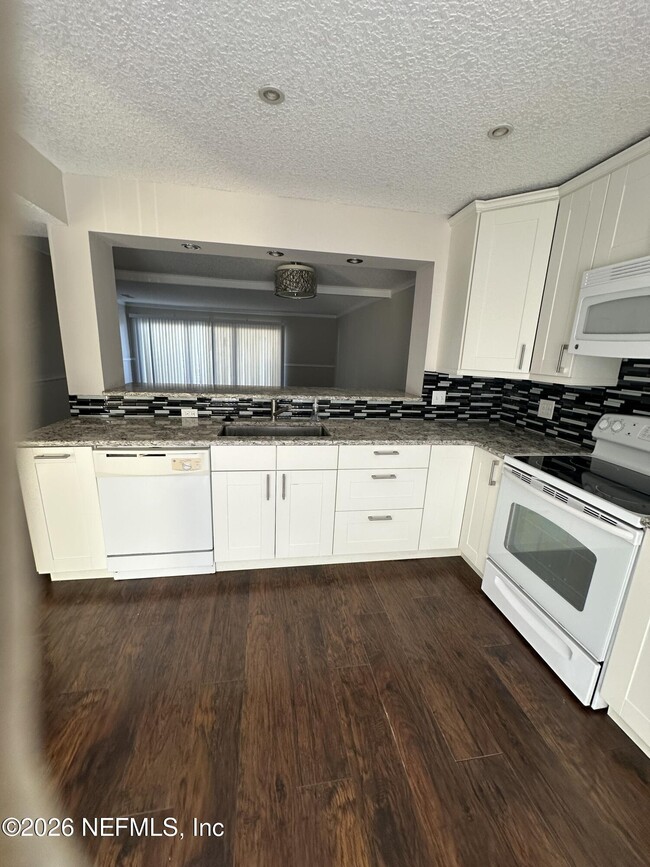 Building Photo - 7867 Bahia Vista Ct