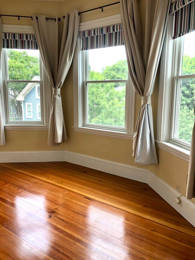 Foto del edificio - Gorgeous 2 bedroom near Harvard & Porter!