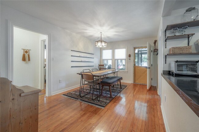 Building Photo - 4107 N Seminole Ave
