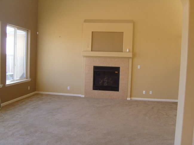Building Photo - 674 Chandon Dr