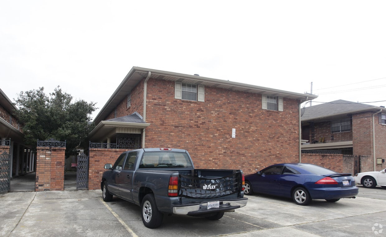 Building Photo - 211 W Esplanade Ave