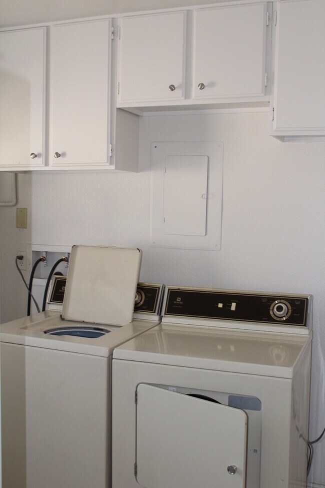 Foto del edificio - Remodeled 3 Bed 2 Bath Long Term Rental!