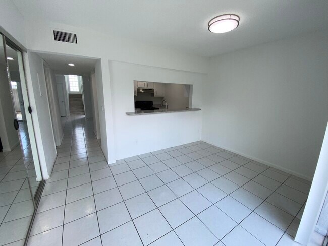 Foto del edificio - 5140 Elmhurst Rd