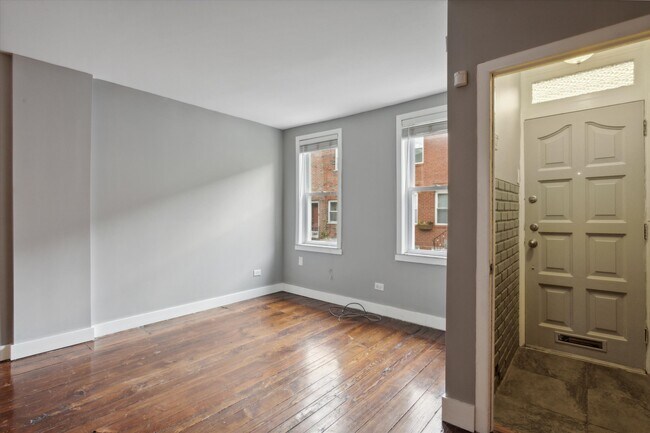Living Room - 1914 S Alder ST