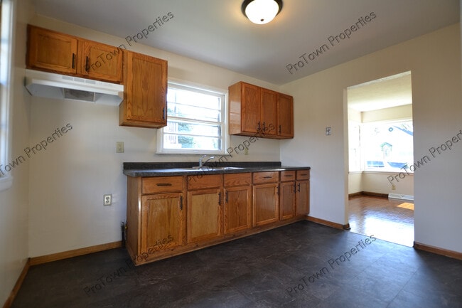 Building Photo - 521 Elmwood Ave