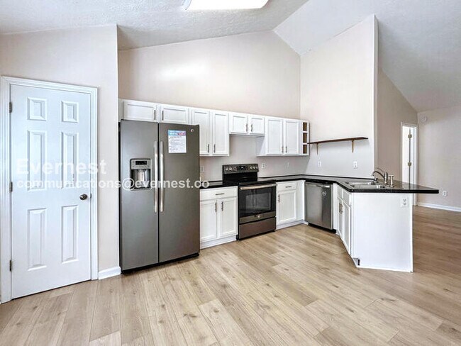 Foto del edificio - 3 Bed/2 Bath Home with Garage / Pet-Friendly / Vouchers Accepted / Coming Soon!