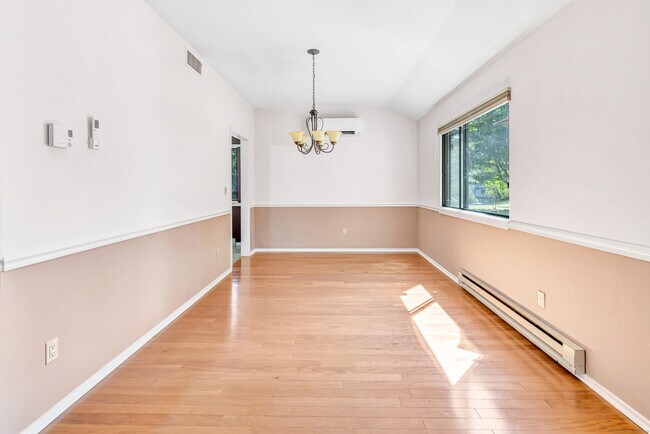Building Photo - 486 Heritage Vlg