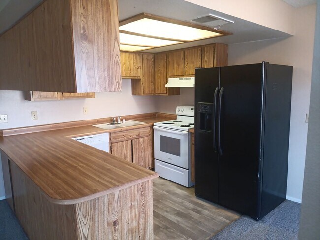 Building Photo - MOVE-IN SPECIAL! COZY 1 BEDROOM, 1 BATHROO...