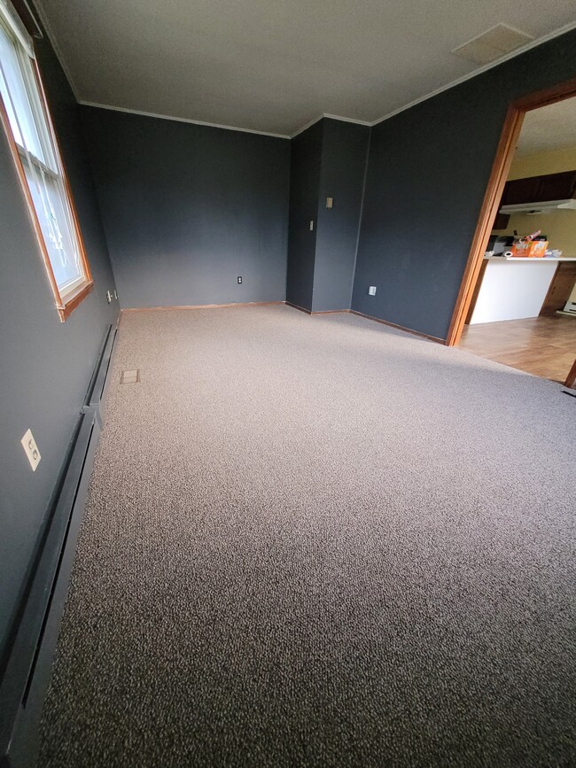 front livingroom/familyroom - 219 Bradley St