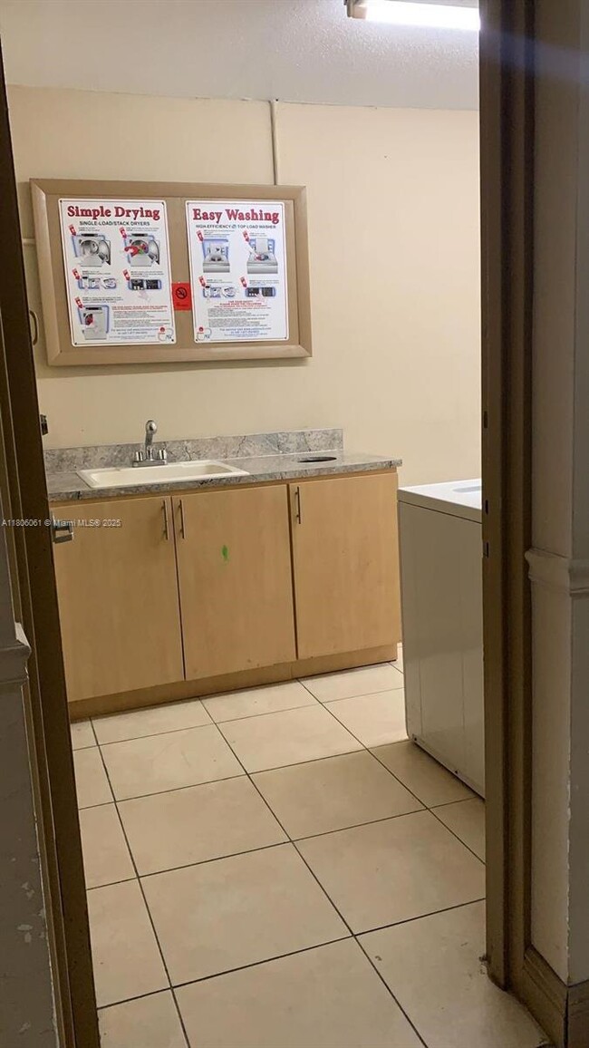 Foto del edificio - 10431 N Kendall Dr