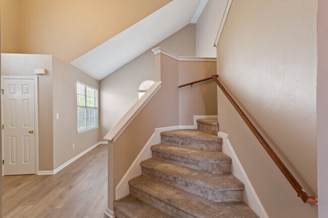 Foto del edificio - 1470 Berkshire Dr