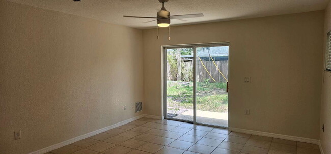 Building Photo - Indian Beach Park Duplex - walk to Ringlin...