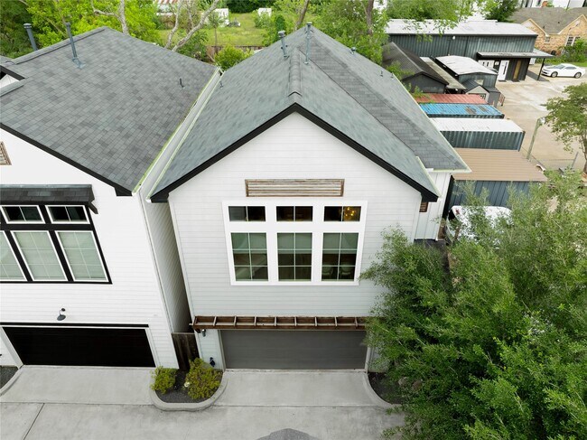 Foto del edificio - 814 Thornton Rd