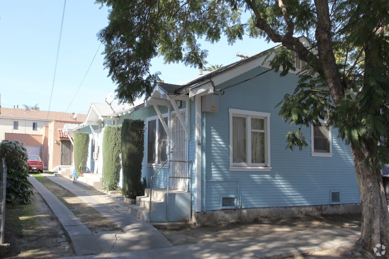 Primary Photo - 539 Cerritos Ave
