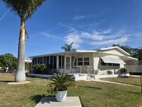 Building Photo - 409 49th Ave Terrace W