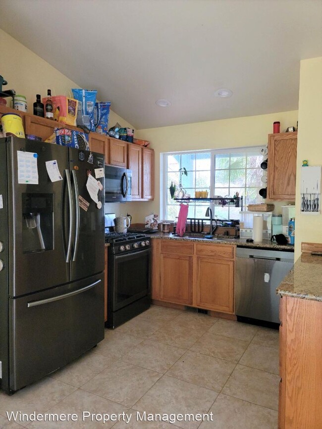 Building Photo - 3 br, 2.5 bath House - 4943 NW Discovery R...