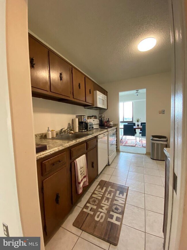 2311 Pimmit Dr Unit 1118, Falls Church, VA 22043 Room for Rent in