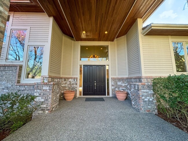 Building Photo - 4bd/4ba Bellevue Home