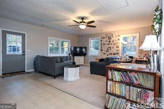Building Photo - 1150 Elder Ridge Dr