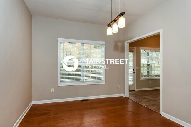 Foto del edificio - 4 Bedroom Pet-Friendly Home in Cartersville, GA with Main Street Renewal