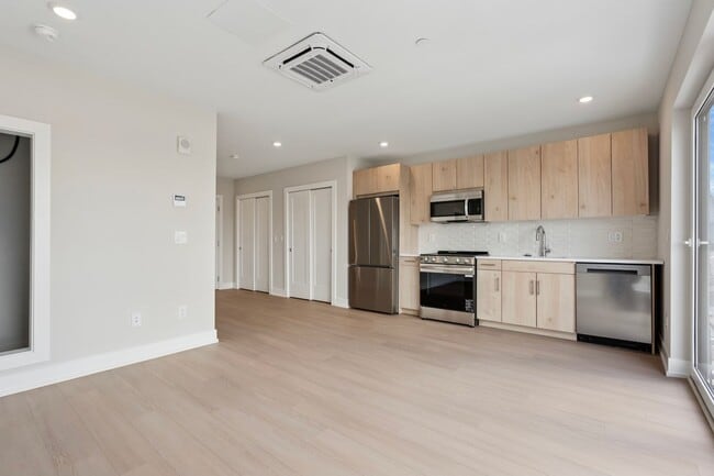 Interior Photo - The Lyle on Broad
