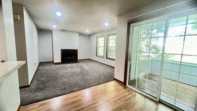 Building Photo - 109 Misty Meadow Ln