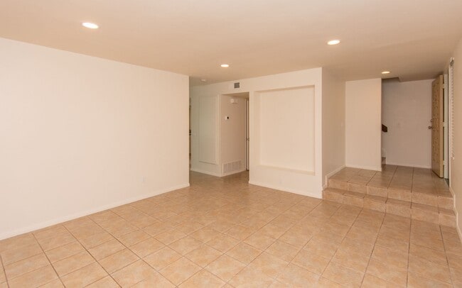Building Photo - 3706 Yale Dr