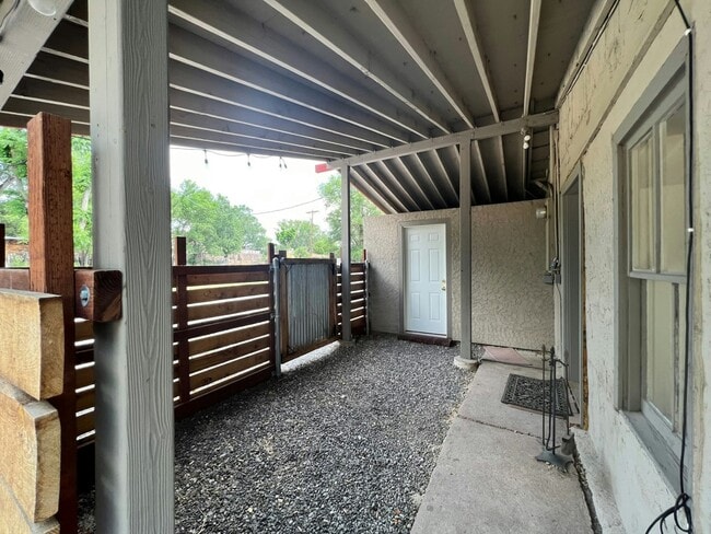 Building Photo - 300 S Mountain Ave