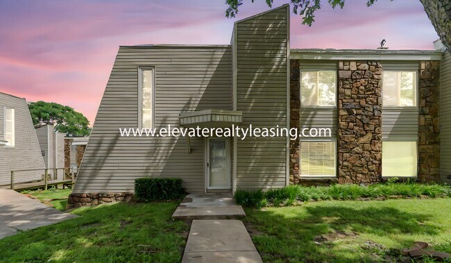 Foto del edificio - 7371 S Yale Ave