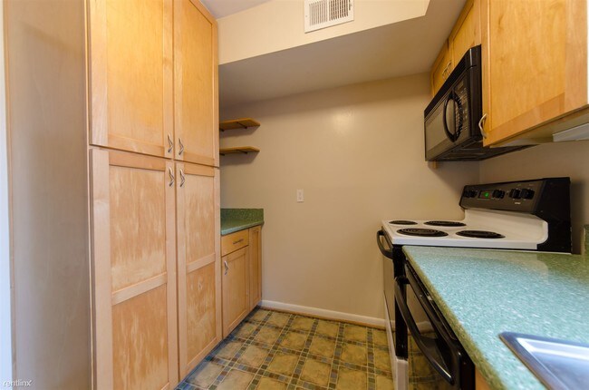 Building Photo - 3230 Spartan Rd