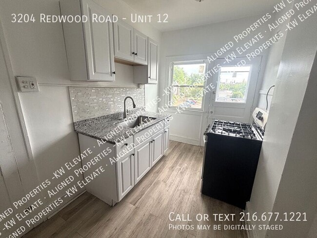 Foto del edificio - 3204 Redwood Rd