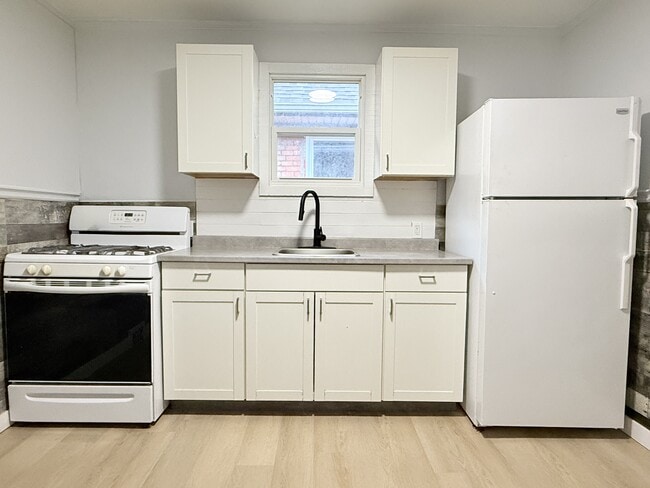 Building Photo - 1011 Albert Rd