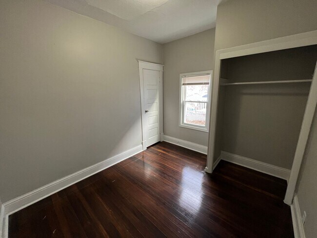 Building Photo - 4 Bed 1 Bath- Nicely Updated!