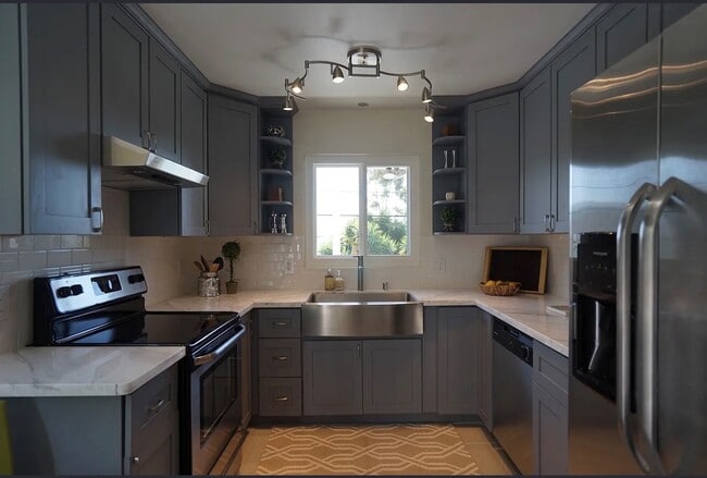 Kitchen - 2515 Oliver Ave