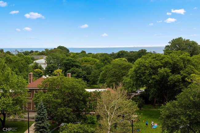 Building Photo - 2020 N Lincoln Park W