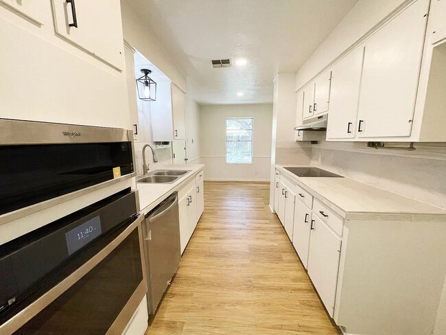 Foto del edificio - 1400 Christy Ave