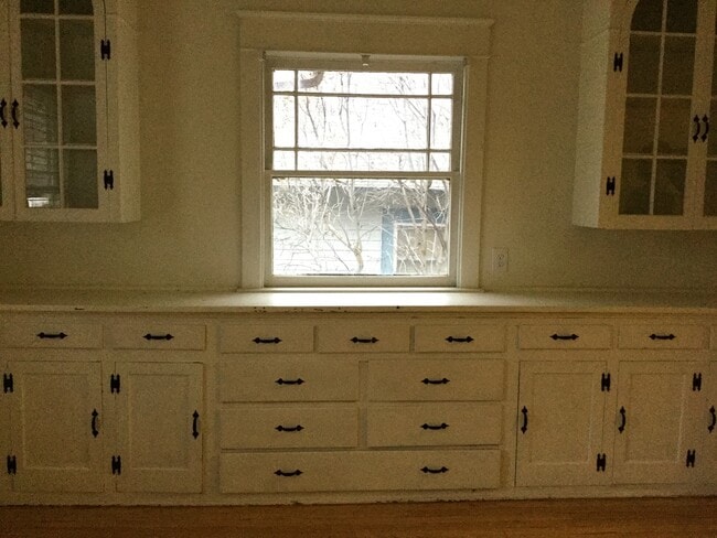 Building Photo - 3 bed/1 bath house