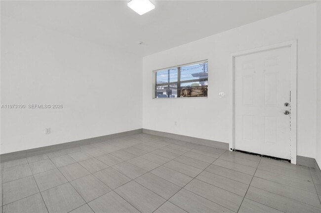 Building Photo - 13390 NE 6th Ave