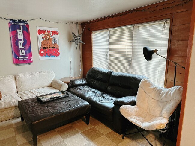 Foto del edificio - PRELEASE: 4 bd/1ba across from Laurel Park + near WWU