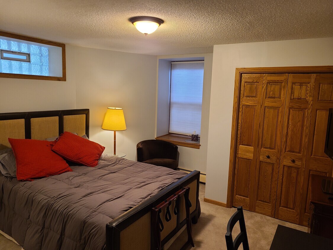 Large Bedroom - 1907 DuPont Ave S