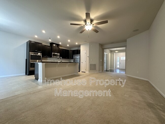 Building Photo - 616 Combs Ln