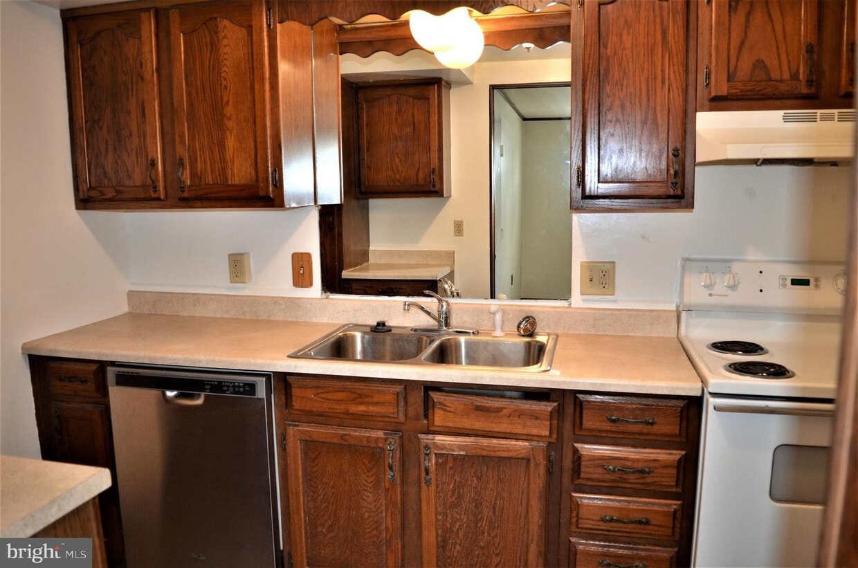 537 Brandt Ave Unit B, New Cumberland, PA 17070 Room for Rent in New