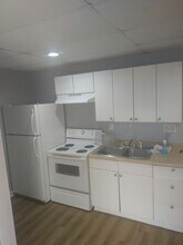 Building Photo - 113 Oak St