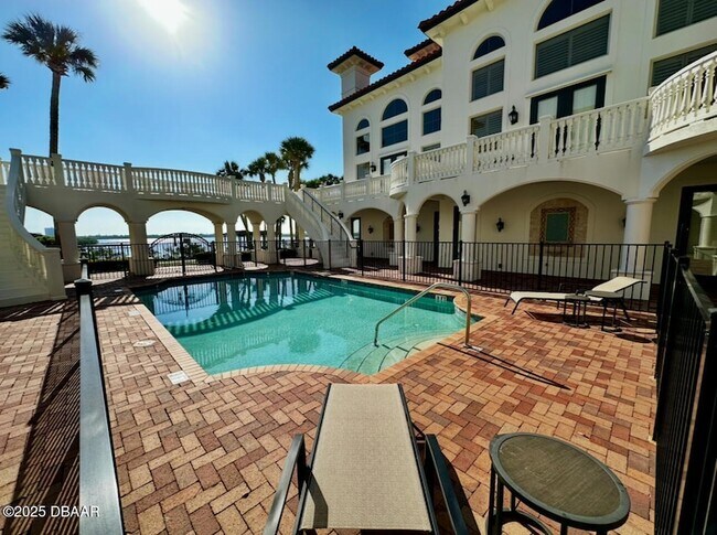 Foto del edificio - 5090 Riverside Dr