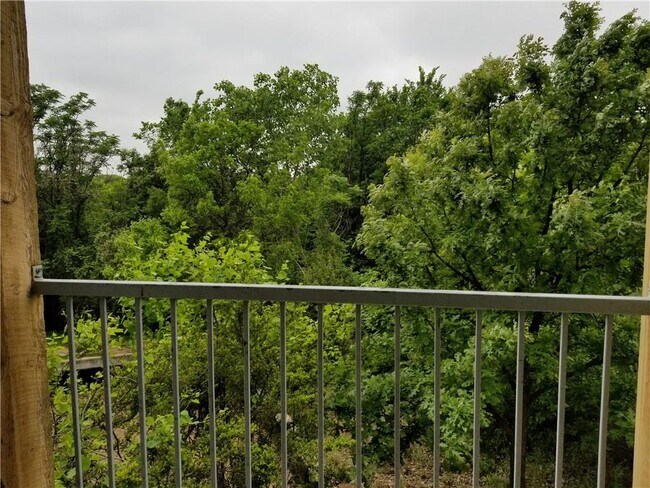 Foto del edificio - 2320 Gracy Farms Ln