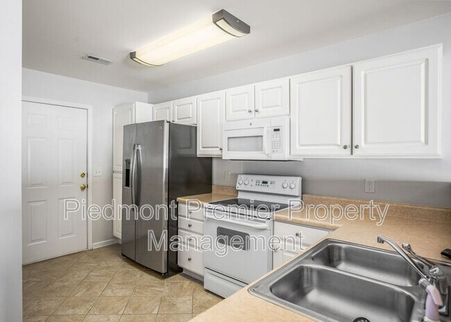 Foto del edificio - 6821 Wingrave Rd